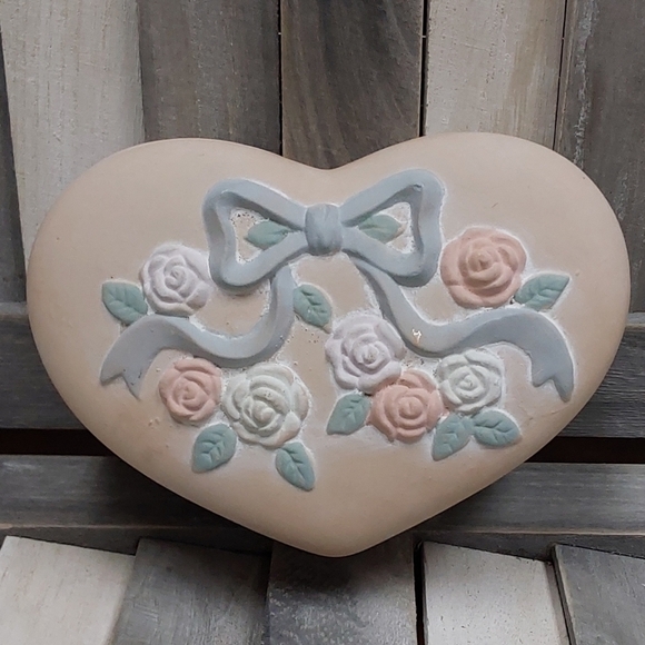 Vintage Heart Trinket Box - Picture 1 of 7